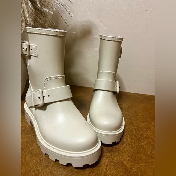 Jimmy Choo NWB Rain Boots Size 34 In Solid Camel / Light Brown Yael - Picture 2 of 4